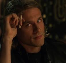 charlie hunnam officiaĺ