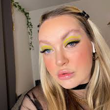 Robyn Mccarthy Make Up Artist