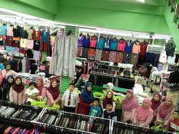 Warna korporat pusat pakaian hari hari. Facebook