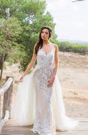 Weitere ideen zu hochzeitskleid, braut, brautkleid kaufen. Extravagantes Boho Brautkleid Im Fit N Flare Stil Mit Tull Schleppe Brautkleid Kleid Hochzeit Braut