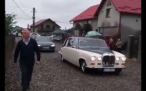Iar noi iesind din lume, mai inainte de. Arhiepiscopi Si PreoÅ£i In Masini De Lux La SfinÅ£irea Unei Biserici Am Crezut CÄƒ E Vreo NuntÄƒ Cu Manelisti Video