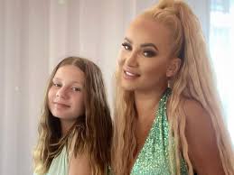 Na swoim instagramie monika chwajoł przekazała fanom niepokojące wieści. Nastoletnia Corka Izabeli Macudzinskiej Ubiera Sie Jak Krolowa Zycia Czy Niedlugo Bedzie Bardziej Ekstrawagancka Od Mamy
