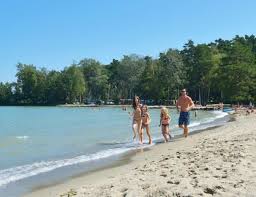 Plage Des Pins A Yvonand Lac De Neuchatel Schweiz Sandstrand Strand