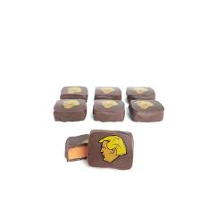Jun 21, 2021 · gerenommeerd chocolatier dominique persoone maakt de mooiste en lekkerste chocoladecreaties en er staan dan ook altijd mensen naar de etalage te staren. Video Chocolatier Dominique Persoone Verkoopt Trump Pralines Met Javel Brugge Hln Be