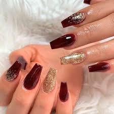Burgundy nails are great for any outfit, occasion and life situation! 50 Newest Burgundy Nails Designs You Should Definitely Try In 2021 Gold Acrylic Nails Gold Glitter Nails Burgundy Nails