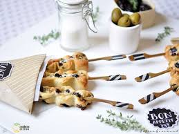 Mini Focaccia Olives Cebettes Thym Safrangourmand Fr Focaccia Alimentation Fougasse Aux Olives
