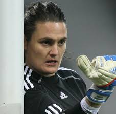 Nadine marejke angerer (born 10 november 1978) is a german football coach and player who is currently the goalkeeping nadine angerer coaching the portland thorns fc goalkeepers in 2017. Frauenfussball Nationaltorhuterin Angerer Liebt Manner Und Frauen Welt