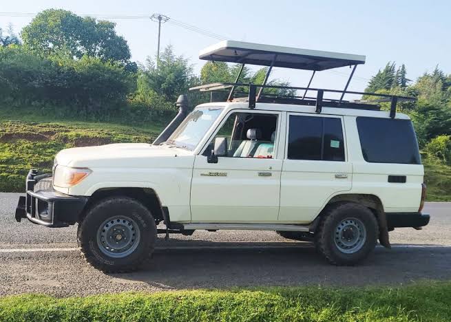 4X4 Land Cruiser LX | 4x4 rental cars in Kenya | Rwanda Rent Car 