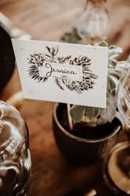 Farbenfrohe weinetiketten, die auffallen finden sie in dieser kartengalerie. Edgy Floral Sukkulenten Platzkarten Hochzeitspapeterie Hannah Antenna