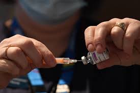 This means that the company took a virus that normally infects chimpanzees, and genetically modified to avoid any. Sante Covid 19 L Oms Donne Son Homologation D Urgence Au Vaccin D Astrazeneca