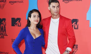 Cristiano ronaldo schafft es mit seinen 137 millionen followern aufs treppchen. Georgina Rodriguez Und Sein Vermogen 2020 Siehe Familie Bildung Und Karriere Aktuelle Schulnachrichten