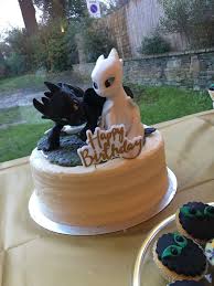 Zahnlos Lightfury Lightfury Zahnlos How Train Your Dragon Dragon Birthday Cakes Dragon Cake