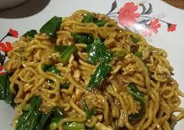 1 bks indomie goreng 1 bh timun 1 btg bawang daun 1 siung. Cara Membuat Mie Goreng Terlezat Indomie Goreng Yang Enak