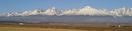 Sie liegen in der tatra (slowakisch tatry), bestehend aus westtatra, hoher tatra und belaer tatra (slowakisch západné tatry, vysoké tatry, belianske tatry), sowie in der südwestlich davon gelegenen niederen tatra (slowakisch nízke tatry). Hohe Tatra Wikipedia