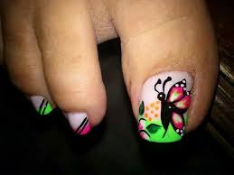 Ideal para belleza de pies, fondo blanco con mariposa en colores. Viviana Arte De Unas De Pies Unas Masglo Unas Manos Y Pies