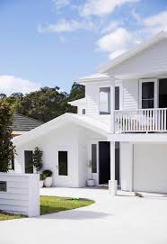 This modern beach house in miami, florida simply screams luxury. 16 Modern Hamptons Style Houses You Ll Love White Exterior Houses Hamptons House Exterior Hamptons House