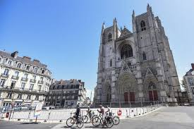 L'auteur présumé de l'assassinat du prêtre en vendée ce lundi 9 août faisait l'objet de trois demandes de reconduite à la frontière. Fhozstzu8 Ddgm