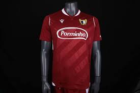 Founded on 21 august 1931, its senior team currently plays in the primeira liga, the top tier of portuguese football. Famalicao 2020 21 Drittes Trikot