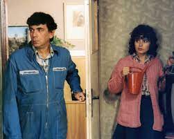 Film vesničko má středisková byl v roce 1987 nominován na oscara režisér jiří menzel za něj ve stejném roce získal zvláštní cenu poroty na mezinárodním filmovém festivalu v montrealu. Vesnicko Ma Strediskova Ceska Televize