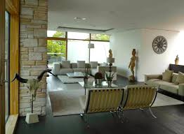 A couple of british tv producers move to hollywood to export their most popular series, and find it is not what they expected. Set Interior Of Matt Leblanc S House On Episodes Clock Most Likely Made By Lascelles Black Room Design Furniture Black Room