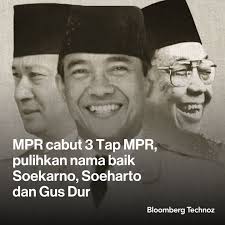 Majelis Perwakilan Rakyat (MPR) resmi mencabut tiga ketetapan lama terkait  Presiden Soekarno, Soeharto, dan Abdurrahman Wahid (Gus Dur), yang  sebelumnya mengukuhkan pengakhiran masa jabatan dengan penggulingan. Simak  selengkapnya: https://www ...