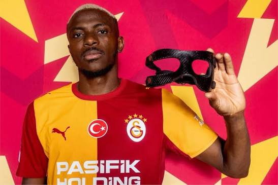 🚨 Victor Osimhen yaklaşık 2-3 hafta sahalardan uzak kalacak. • Galatasaray sağlık heyeti, Trabzonspor maçı öncesinde Osimhen'in durumunu yeniden değerlendirecek. Oyuncunun durumu iyiye gitmiyorsa risk alınmayacak ve Milli ara sonrasında forma giymesine