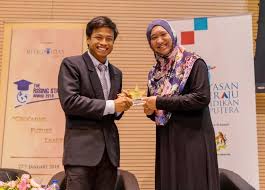 Raja azura adalan lagen dalam drama dan film melayu. Yayasan Peneraju Lahir 20 000 Bakat Bumiputera Cemerlang