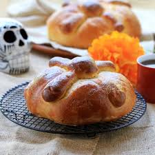 Dia De Los Muertos Or Day Of The Dead Is Celebrated In Mexico And Certain Parts Of Central America Pan De Muerto Pan De Muerto Receta Comida Dia De Muertos