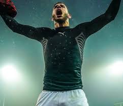 Theo hernandez turned 20 of friday and to celebrate he had a birthday bash at his house with friends, family and a couple of dwarfs dressed as policemen. Theo Hernandez Celebrating During Parma Milan At Stadio Ennio Tardini On December 1 2019 Acmilan Com Rossoneri Blog Ac Milan News