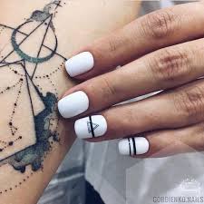 Cubre una o más de las uñas con el gel o el esmalte. Manikur Vk Unas De Gel Blancas Manicura De Unas Manicura