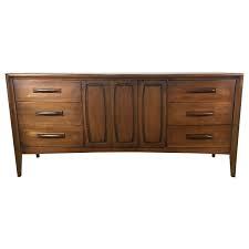 Many feature architectural details on the faces or handles—diamond shapes were. Classic Mid Century Modern Walnut 9 Drawer Dresser By Broyhill Premier For Sale At 1stdibs