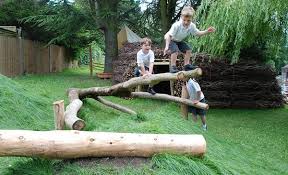 Bei dieser spielecke im garten blieb kein wunsch offen: Spielgarten Ideen Fur Gestaltung Naturlicher Erlebnis Spielecken Fur Kinder Freshouse