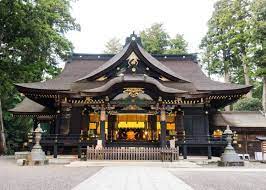 Hatsumode Experiencing Your First Shrine Visit In The New Year Live Japan Japanese Travel Sightseeing And Ex Fantasy House Japanese Shrine Japanese Travel