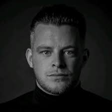 Vanaf vandaag kan ik het officieel zeggen: ik ben doorgegroeid van  Assistent Manager naar Restaurant Manager! Toen ik zo'n 3 jaar geleden  begon bij Van der Valk Leusden, had ik nooit verwacht