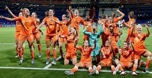 Leeuwinnen, waarom noemen ze hen nou weer leeuwinnen? Leeuwinnen Krijgen Alleen Bij Een Wereldtitel Rondvaart En Huldiging In Amsterdam Voetbalprimeur Nl