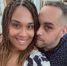 Yall see this beautiful women right here? 😍 my twin my best friend my  mother !🤞🏽 Today is her birthday 🎉🖤 Wish her a big one 😈😈 Couldn't  tell you all how