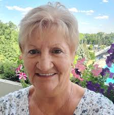 Vallom és hirdetem, hogy nincs értékesebb, hatalmasabb és szebb, mint az  élet. Mindig szép és mindenütt. Fetrengett a lelkem sokszor porban is,  sárban is. De mindig új és új magasságai jöttek az