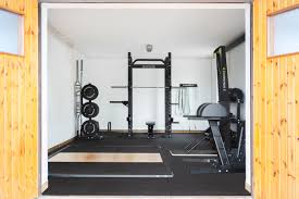 In just two short weeks, stylist jenny reimold transformed her lackluster, cluttered garage into a refined, polished fitness studio that's brimming with modern style — no construction required. Cross Gym In Your Garage Home Gym Set Workout Room Home Garage Gym