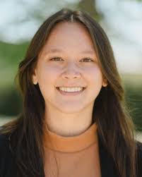 Leah Estes's Instagram, Twitter & Facebook