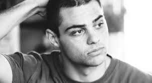 À tous les garcons que j'ai aimés : Lara Jean porte des plateformes à cause  de Noah Centineo