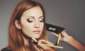 Draw a straight line from the sides of your nose with the help of small angled brush. 9 Makeup Tricks That Slim Your Face Instantly Newbeauty