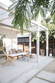 En Manque D Inspiration Pour Le Design De Votre Maison L Architecture Est Une Bonne Maniere D Etre A La Pointe Outdoor Pergola Backyard Pergola Backyard Patio