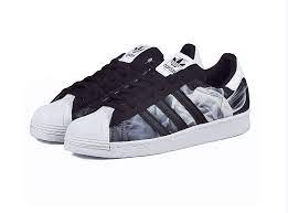 Shoppen sie online die adidas superstar damen schwarz weiß bestseller, um einen günstigen preis zu erzielen. Kaufen Adidas Originals Superstar 80s Damen Schuhe Core Schwarz B26728 Gunstig Superstars Schuhe Schuhe Adidas Mode