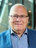 Ideiglenes otthonában vélhetően utoljára tartotta évadzáró társulati ülését a szolnoki szigligeti színház. Balazs Peter Alelnok Magyar Kozgazdasagi Tarsasag Volt Kulugyminiszter Portfolio Rendezvenyek