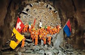 Zoals op alle europese corridors zijn er steeds meer moderne meerspanningslocomotieven te vinden op deze route. Das Sind 5 Spektakulare Fakten Zum Neuen Gotthardtunnel Ingenieur De