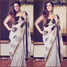 Kareena Kapoor Khan In House Of Masaba Saree Styled By Mohit Rai Romasingh14 Kareenakapoor Saree Designs Bollywood Designer Sarees Loose Outfit