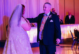 Father wears paper tie to daughter's wedding