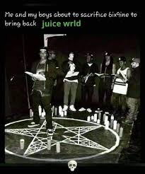 Je n'ai plus personne ne laisse pas ton odeur imprégner mes draps si tu m'abandonnes j'suis pas celle que tu crois aucun cabrón ne m'a touché. Juicewrld