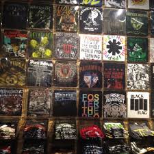 This necklace will fit virtually everyone and is brand new… Pin By Tristan Macias On Outfits Hot Topic Hot Topic Aesthetic Hot Topic Shirts