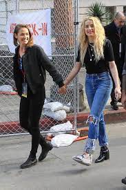 The couple was recently spotted arriving at los angeles international airport. Amber Heard Starportrat News Bilder Gala De